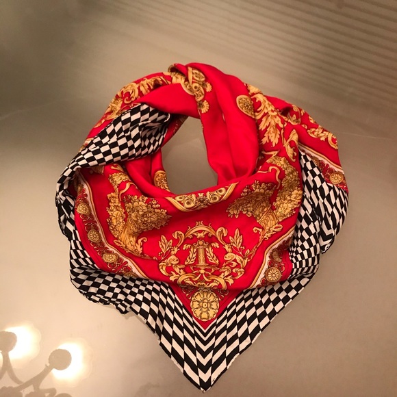 Large silk scarf - Picture 6 of 7